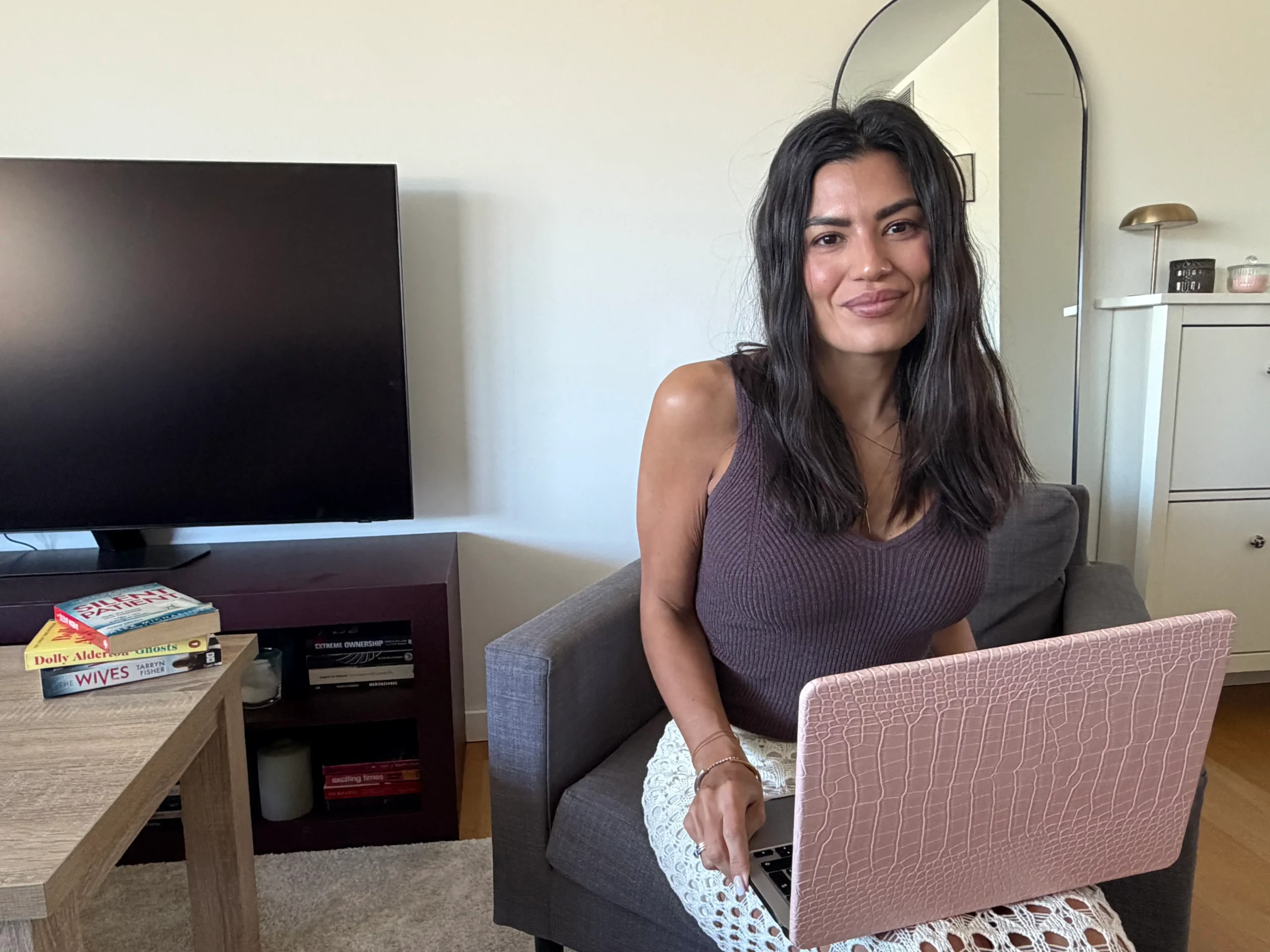 Antonella enseñando inglés